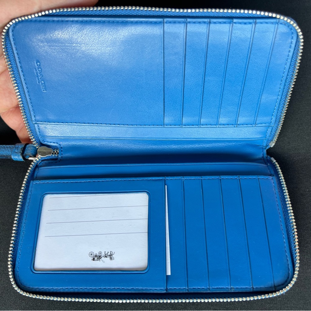Coach Blue Pebbled Leather Wristlet Wallet with Zip Closure - Picture 2 of 6